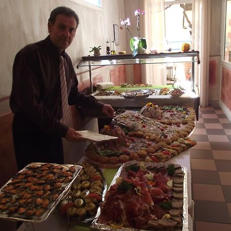 Hotel Restaurant Cortie Thuir Εξωτερικό φωτογραφία