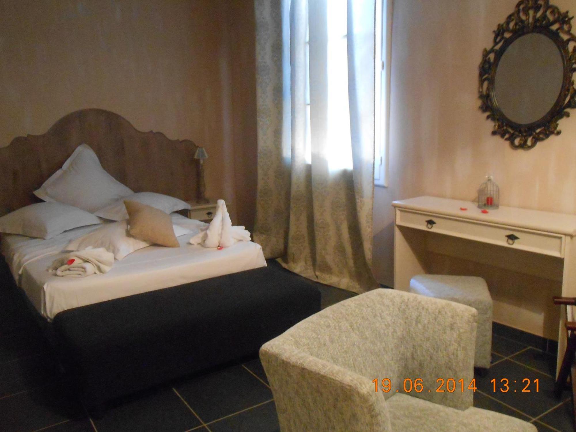 Hotel Restaurant Cortie Thuir Εξωτερικό φωτογραφία