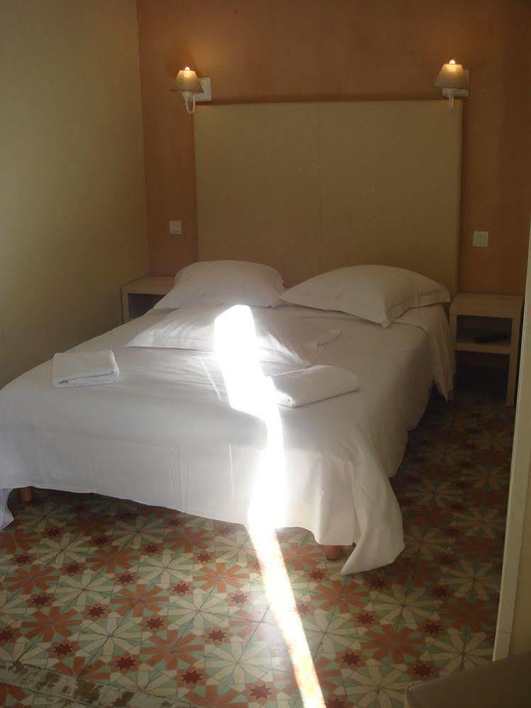 Hotel Restaurant Cortie Thuir Εξωτερικό φωτογραφία